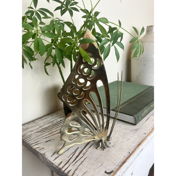 Vintage MCM Tall 9” Brass Butterfly Flying Sculpture W/ Flowing Antennas / Boho - Picture 6 of 7